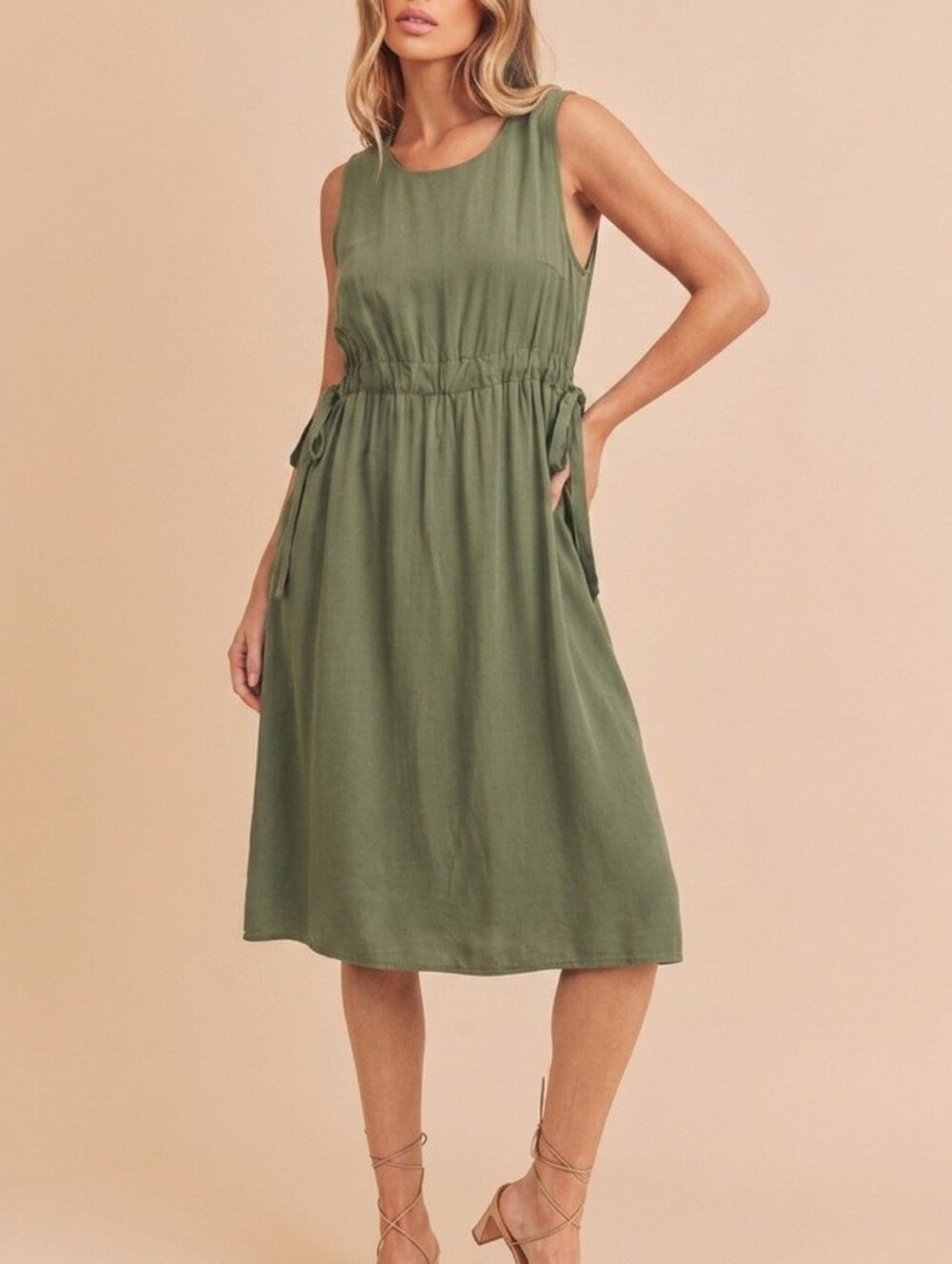 Fantastic Fawn | Olive Green Sleeveless Midi Dress | Size Large